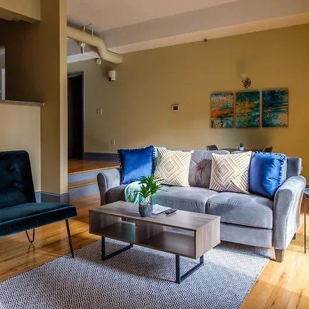 Frontdesk 2015 East 4Th Street Apts Downtown Cleveland Apartment
